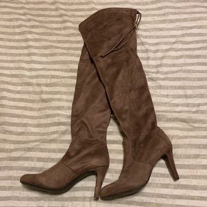 BRAND NEW KNEE HIGH BOOTS!